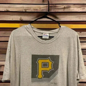 Pittsburgh Pirates La Roche College Vintage Hanes logo t-shirt XL gray